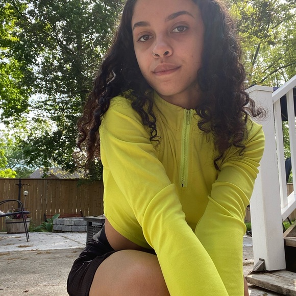 Neon yellow Crop top (IG: OTP FASHION) - Picture 6 of 8